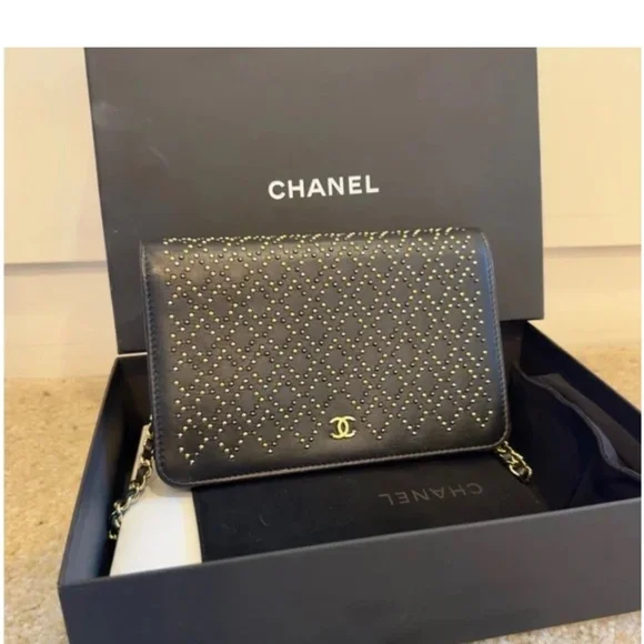 CHANEL STUDDED WOC - Picture 4 of 5